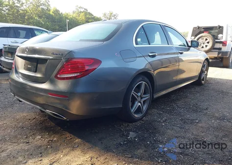 2017 Mercedes-Benz E 300 4Matic z USA, uszkodzony, nr VIN WDDZF4KB5HA023068